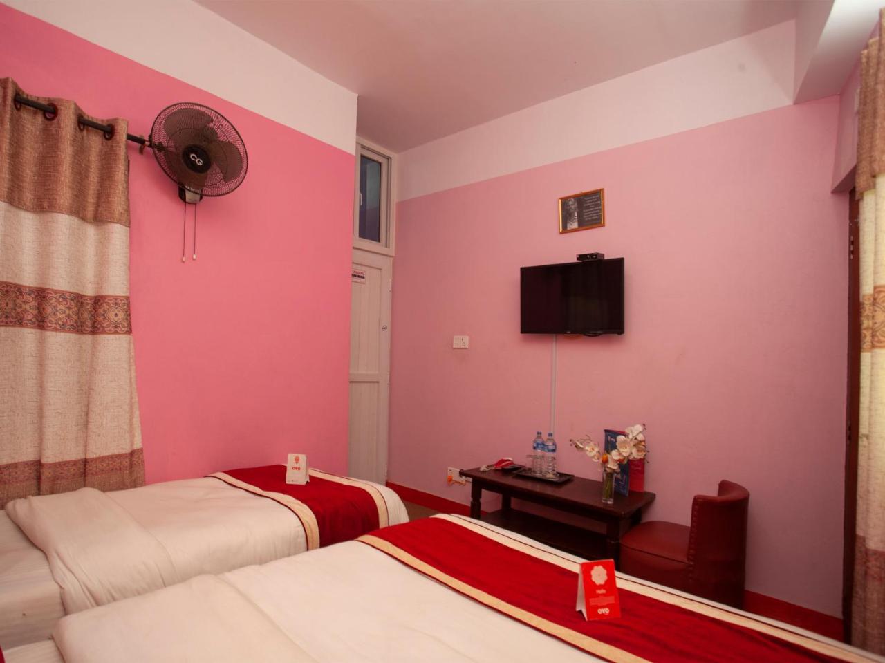 Oyo 195 Global Hotel And Resort Kathmandu Esterno foto