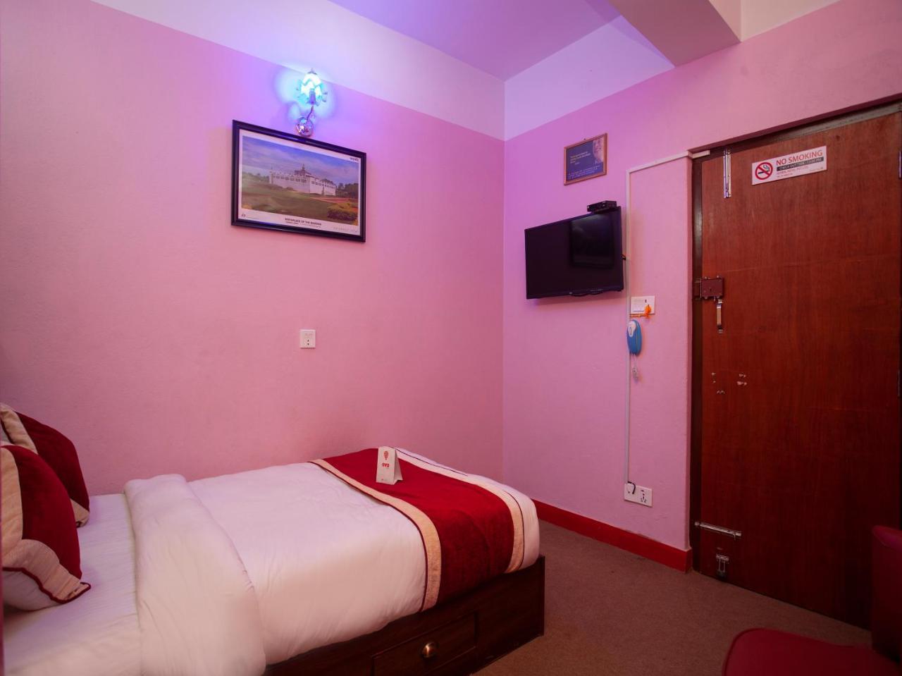 Oyo 195 Global Hotel And Resort Kathmandu Esterno foto