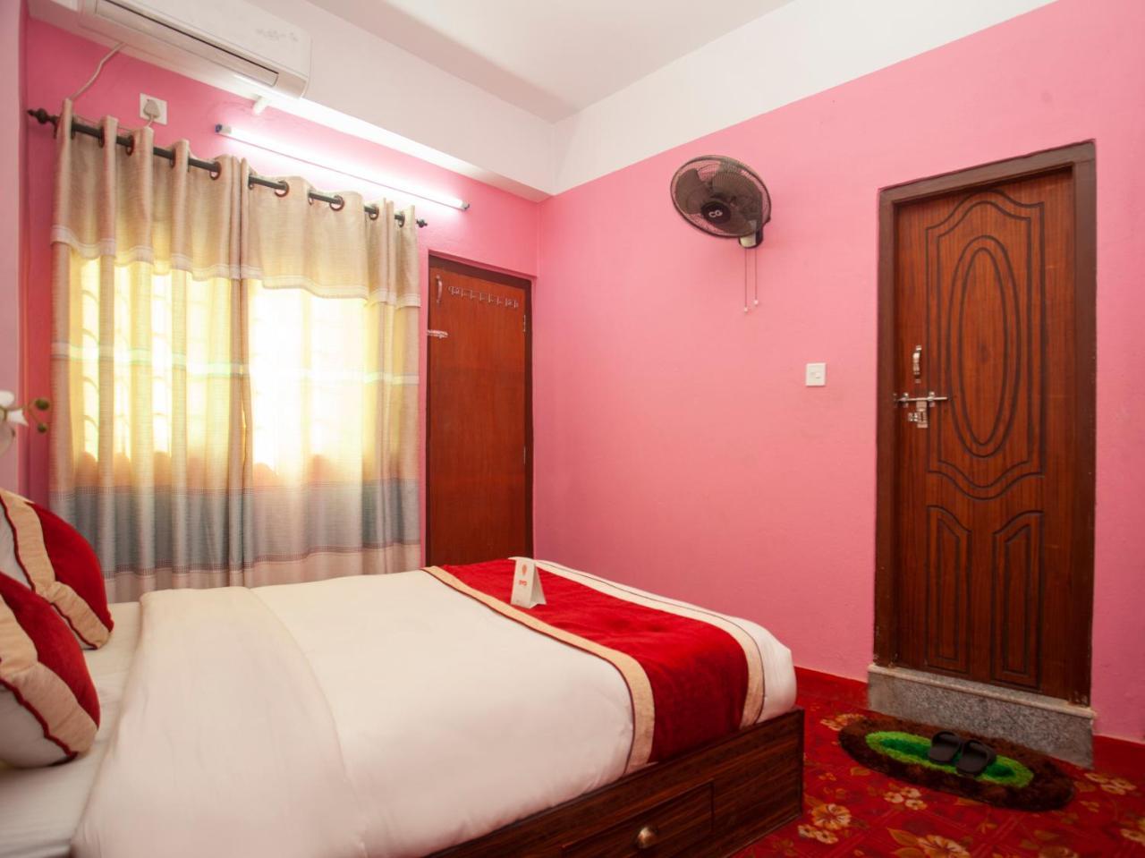 Oyo 195 Global Hotel And Resort Kathmandu Esterno foto