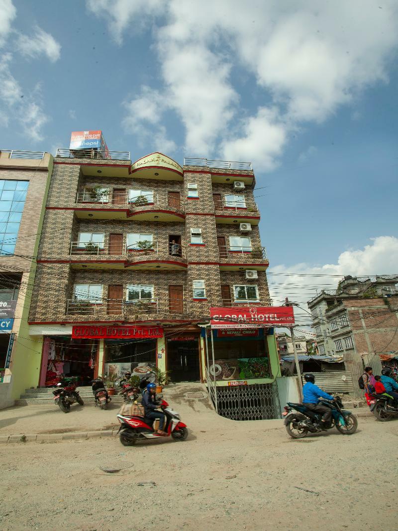 Oyo 195 Global Hotel And Resort Kathmandu Esterno foto